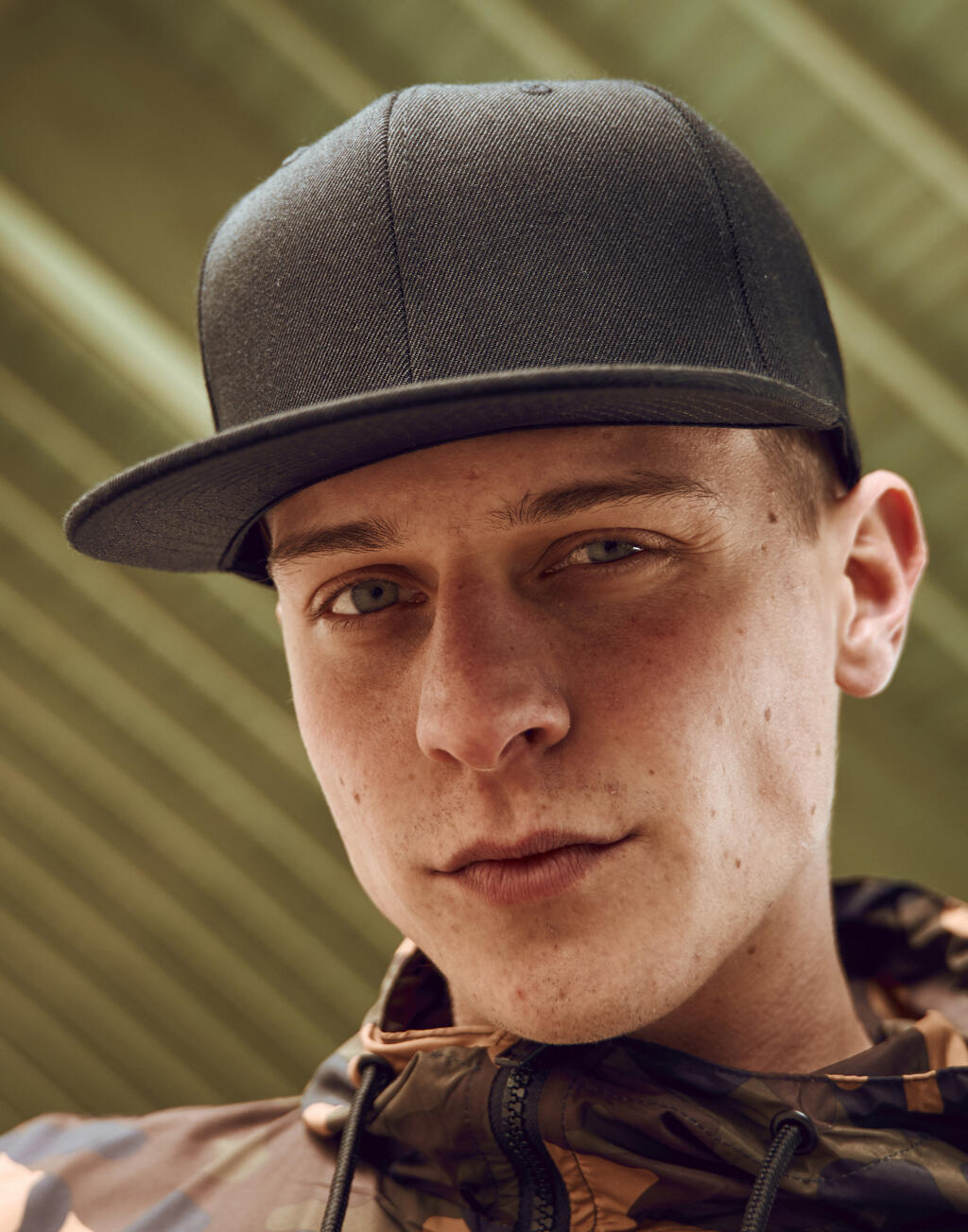 Pro-Style Twill Snapback Youth Cap imagen 4