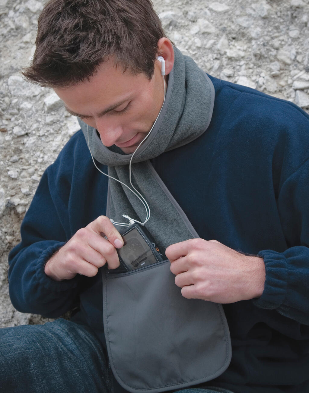 Fleece Scarf with Pocket imagen 2