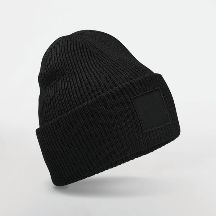 Gorro con dobladillo ancho y parche a tono